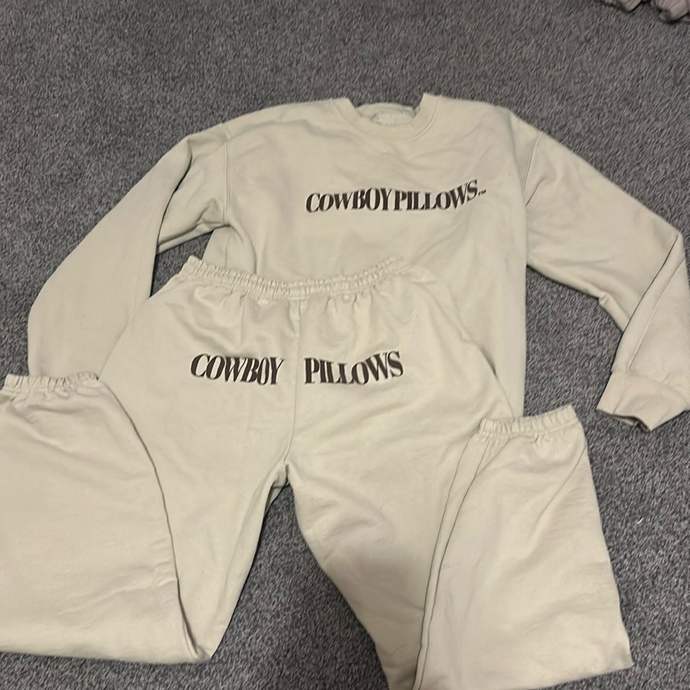 Cowboy pillows sweat set